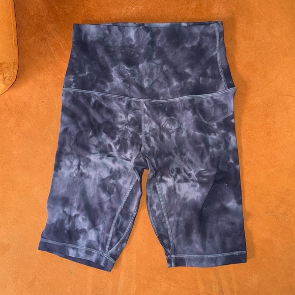 Lululemon ALIGN SUPER HIGH RISE SHORT 10" Diamond Dye Grey | Size 6 | worn once - Picture 2 of 7